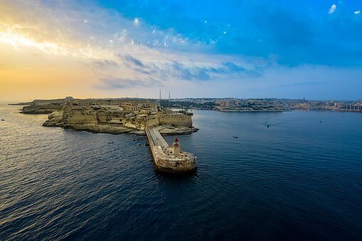 大手取引所が本拠地を移すことになったマルタ島、今この島で何が起きようとしているのか
